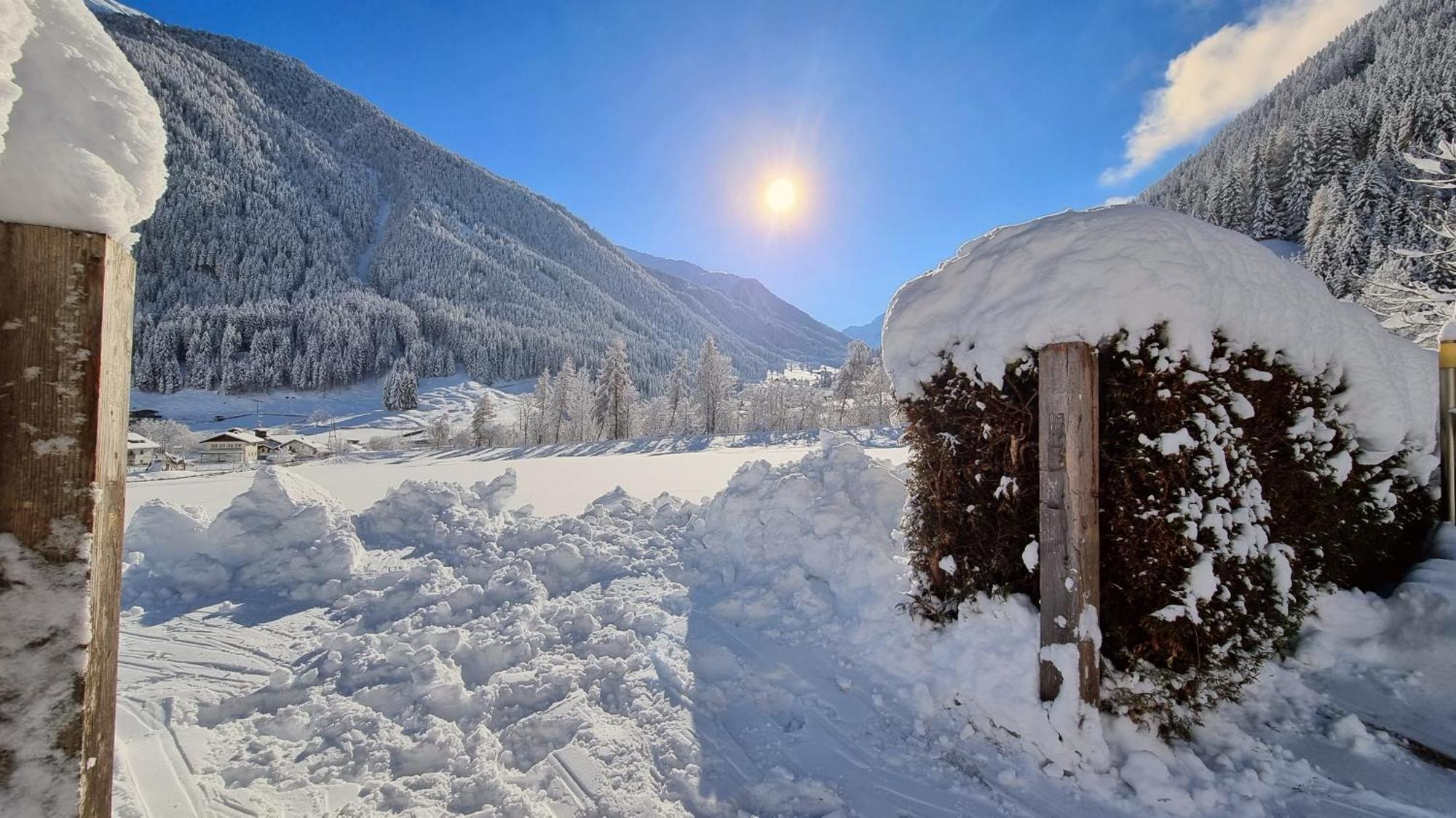 Gastehaus Landhaus Tyrol Hotel Gries im Sellrain Exterior photo