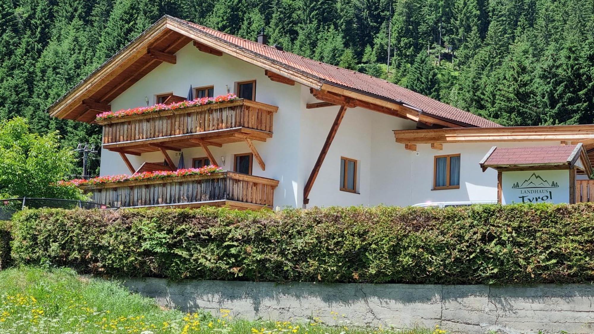 Gastehaus Landhaus Tyrol Hotel Gries im Sellrain Exterior photo